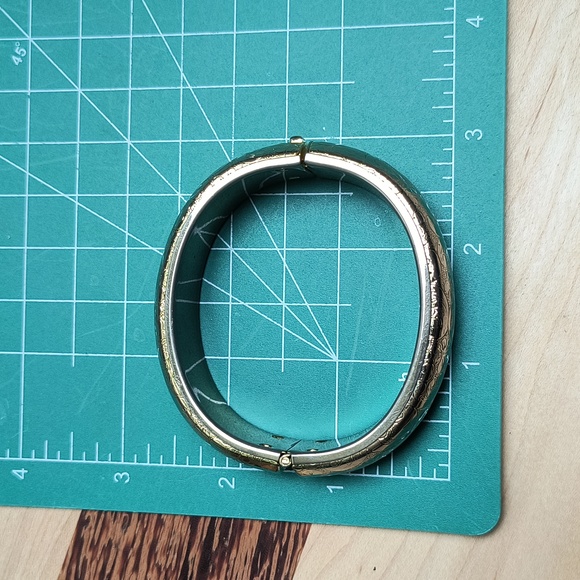 Inged Tab Insert Bracelet Engraved Desigh Floral Light Gold Tone Metal - Picture 9 of 12